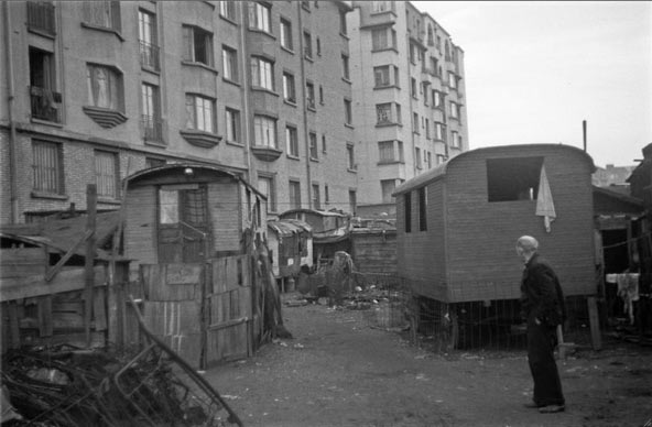 La Zone et ses roulottes. Paris 20ème.